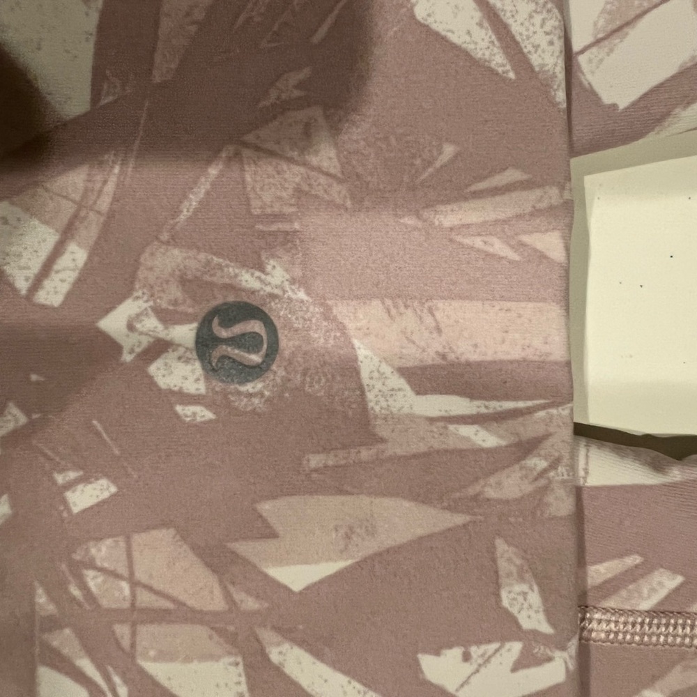 Lululemon legging Mave color with leaf print Size 6